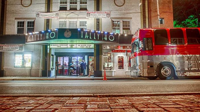 Two members of Cartwheels performing at JMU Give event